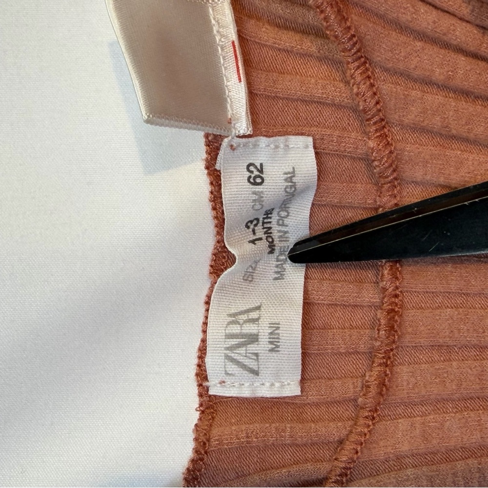 Zara Rust Ribbed Romper - Picture 3 of 3